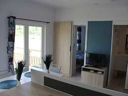 Modern 6-person Chalet in the Frisian Countryside, 3 Bedrooms and Wifi