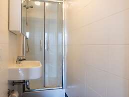 Modern 6-person Chalet in the Frisian Countryside, 3 Bedrooms and Wifi