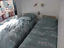 Modern 6-person Chalet in the Frisian Countryside, 3 Bedrooms and Wifi