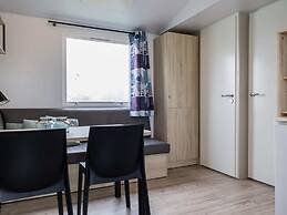 Modern 6-person Chalet in the Frisian Countryside, 3 Bedrooms and Wifi