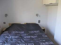 Modern 6-person Chalet in the Frisian Countryside, 3 Bedrooms and Wifi