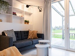 Modern 6-person Chalet in the Frisian Countryside, 3 Bedrooms and Wifi