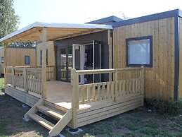 Modern 6-person Chalet in the Frisian Countryside, 3 Bedrooms and Wifi