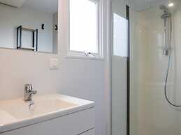 Modern 6-person Chalet in the Frisian Countryside, 3 Bedrooms and Wifi