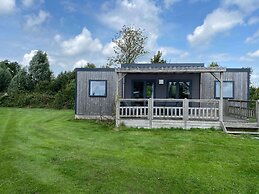 Modern 6-person Chalet in the Frisian Countryside, 3 Bedrooms and Wifi