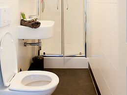 Modern 6-person Chalet in the Frisian Countryside, 3 Bedrooms and Wifi