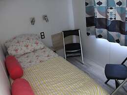 Modern 6-person Chalet in the Frisian Countryside, 3 Bedrooms and Wifi