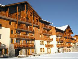 Spacious Apartment 500 m. From the Slopes of Les Sybelles
