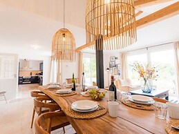 Spacious and Modern Villa With Large Garden and BBQ Area