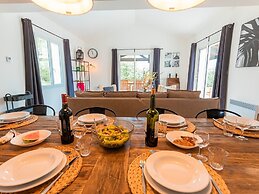 Spacious and Modern Villa With Large Garden and BBQ Area