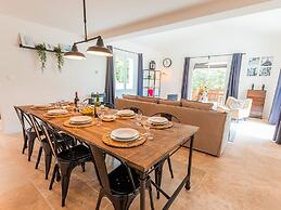 Spacious and Modern Villa With Large Garden and BBQ Area