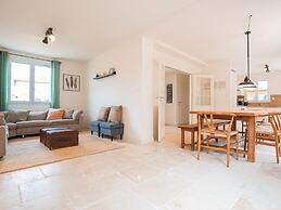 Spacious and Modern Villa With Large Garden and BBQ Area