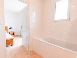 Spacious and Modern Villa With Large Garden and BBQ Area