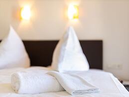 Beautiful Holiday Home in Waxweiler With Pool