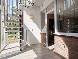 Cottage With a Fireplace Just 10 Minutes From the Beach