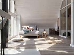 Cottage With a Fireplace Just 10 Minutes From the Beach