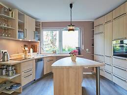 Cottage With a Fireplace Just 10 Minutes From the Beach