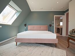 Cottage With a Fireplace Just 10 Minutes From the Beach