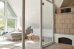 Cottage With a Fireplace Just 10 Minutes From the Beach