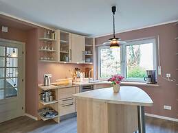 Cottage With a Fireplace Just 10 Minutes From the Beach