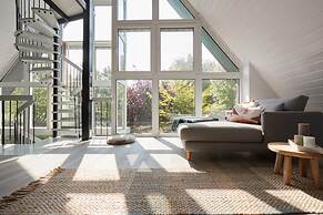 Cottage With a Fireplace Just 10 Minutes From the Beach