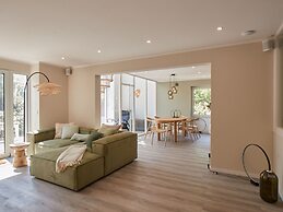 Cottage With a Fireplace Just 10 Minutes From the Beach