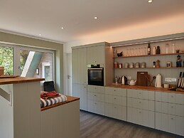 Cottage With a Fireplace Just 10 Minutes From the Beach