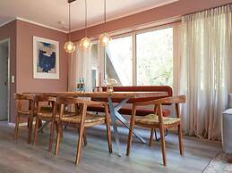 Cottage With a Fireplace Just 10 Minutes From the Beach