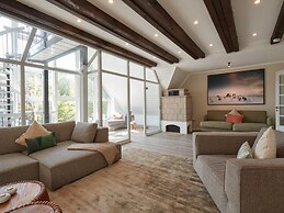 Cottage With a Fireplace Just 10 Minutes From the Beach