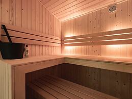 Luxury Villa With a Sauna, at the Tjeukemeer