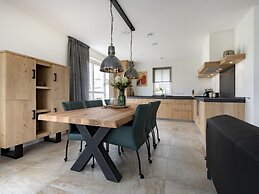 Luxury Villa With a Sauna, at the Tjeukemeer