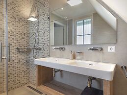 Luxury Villa With a Sauna, at the Tjeukemeer