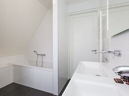 Luxury Villa With a Sauna, at the Tjeukemeer