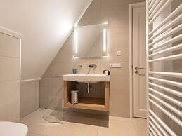 Luxury Villa With a Sauna, at the Tjeukemeer