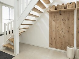 Luxury Villa With a Sauna, at the Tjeukemeer