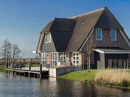 Luxury Villa With a Sauna, at the Tjeukemeer