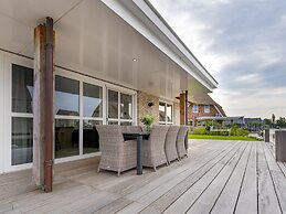 Luxury Villa With a Sauna, at the Tjeukemeer