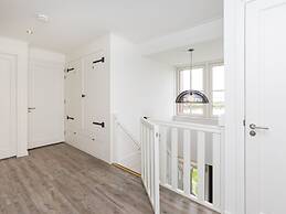 Luxury Villa With a Sauna, at the Tjeukemeer