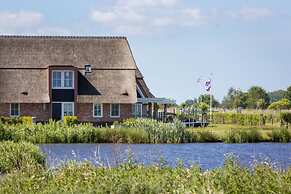 Luxury Villa With a Sauna, at the Tjeukemeer
