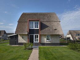 Luxury Villa With a Sauna, at the Tjeukemeer
