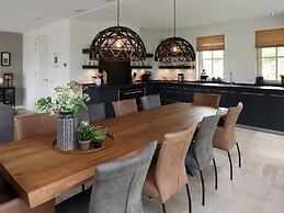 Luxury Villa With a Sauna, at the Tjeukemeer