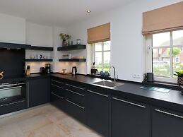 Luxury Villa With a Sauna, at the Tjeukemeer