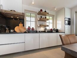 Luxury Villa With a Sauna, at the Tjeukemeer