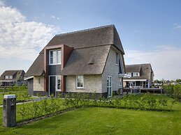 Luxury Villa With a Sauna, at the Tjeukemeer