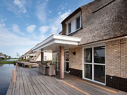Luxury Villa With a Sauna, at the Tjeukemeer
