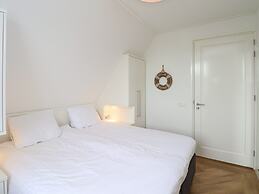 Luxury Villa With a Sauna, at the Tjeukemeer