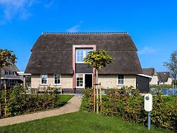 Luxury Villa With a Sauna, at the Tjeukemeer