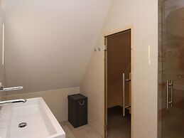 Luxury Villa With a Sauna, at the Tjeukemeer