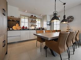 Luxury Villa With a Sauna, at the Tjeukemeer