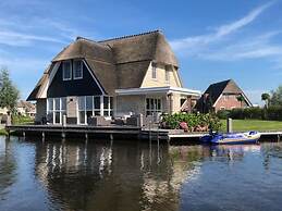 Luxury Villa With a Sauna, at the Tjeukemeer
